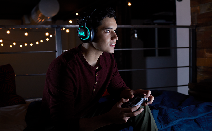 JBL Quantum 800 Mitten im Spiel sein mit der HiRes-zertifizierten JBL QuantumSOUND Signature - Image