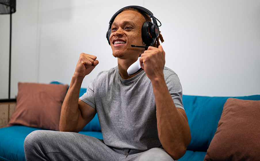JBL Quantum 910 Wireless Sichere dir mit JBL QuantumSPATIAL 360™ auf deiner Konsole einen Spielvorteil - Image
